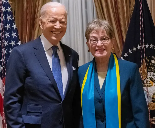 Marcy Kaptur clicked the photo with President Joe Biden.