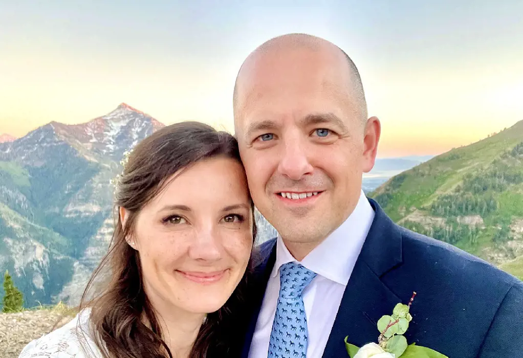 Emily Norton and Evan McMullin clicked the selfie photo at their wedding on 2021.