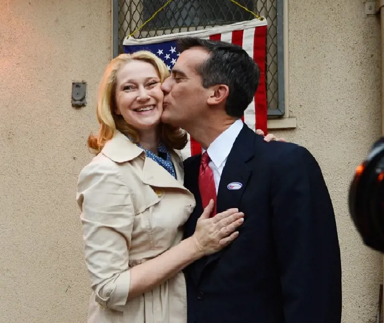 Eric Garcetti kisses his wife Amy Wakeland after they voted at Allesandro Elementary School on March 5, 2013 