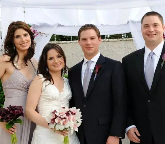  Aileen Cannon with her husband, Johan Lorence and their friends on their wedding day